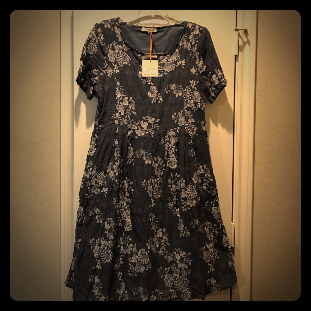 Orange Creek NWT gray and white floral dress sz L